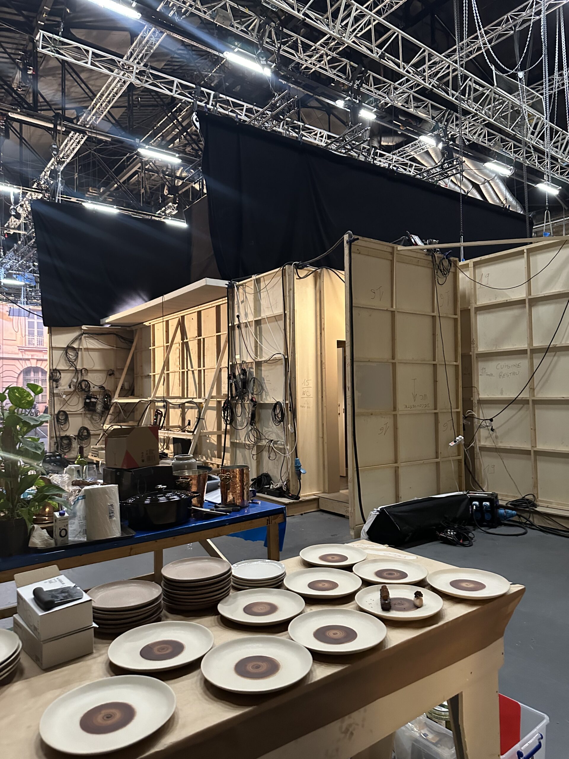 Set emily in paris studio la montjoie wallace